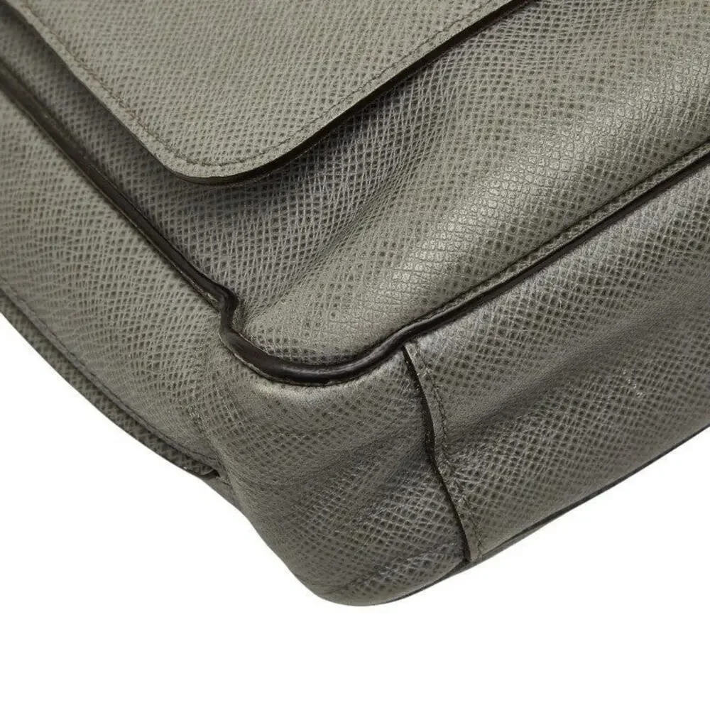 Louis Vuitton Taiga Leather Roman PM Shoulder Bag Glaciar Gray